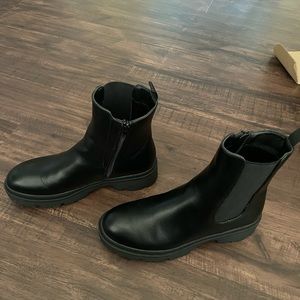 C. Paravano women’s size 10 genuine leather boots